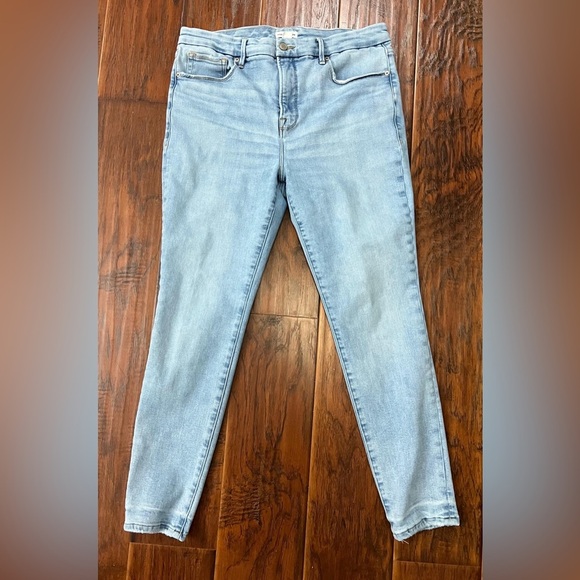Good American Denim - Size 14 / 32 -- Good American Light Blue Skinny Jeans